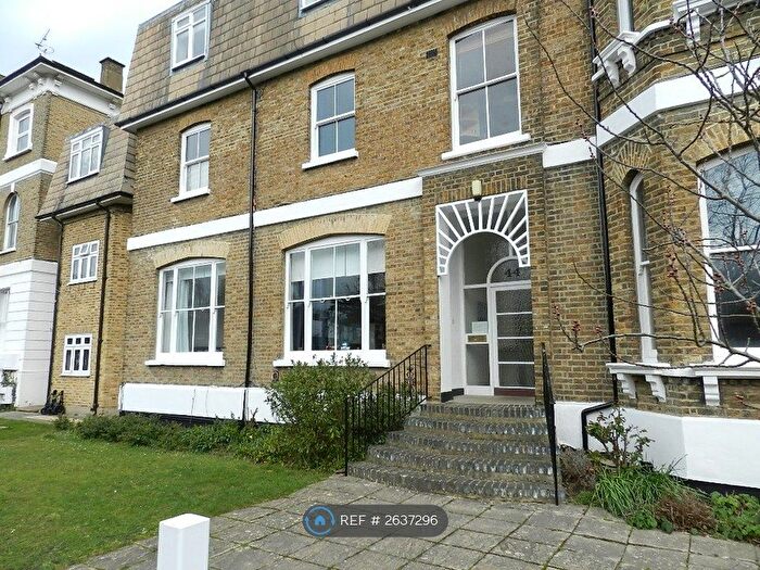 3 Bedroom Flat To Rent In Hampton Road, Teddington, TW11
