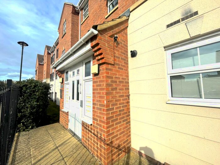 2 Bedroom Flat To Rent In Drakes Avenue, Leighton Buzzard, LU7