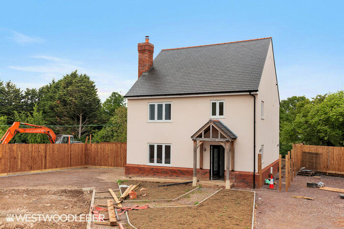 5 Bedroom Detached House To Rent In Hoe Lane, Nazeing, EN9