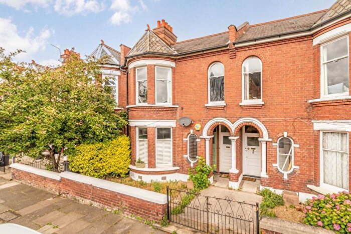 3 Bedroom Maisonette For Sale In Burnbury Road, Balham, SW12