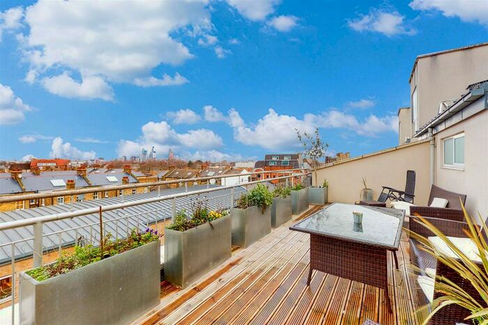 3 Bedroom Flat To Rent In Clapham High Street, London, SW4