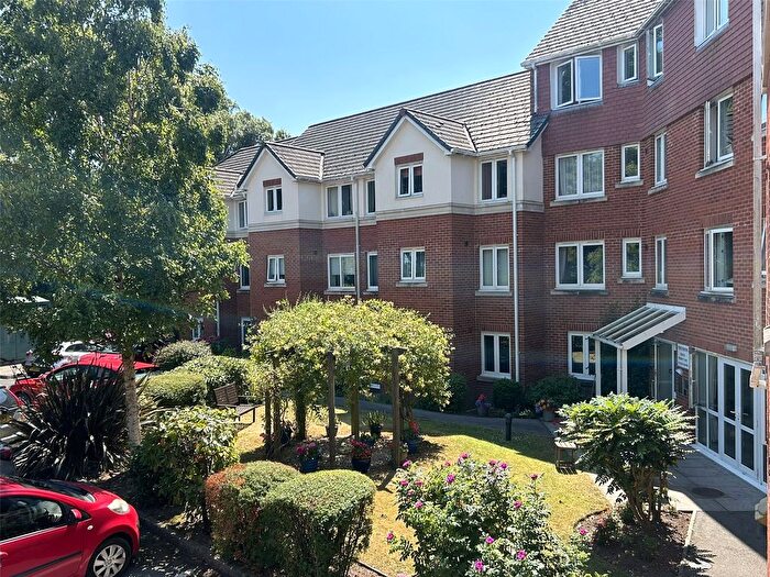 2 Bedroom Flat For Sale In Victoria Avenue, Chard, Somerset, TA20