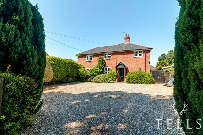 4 Bedroom Detached House For Sale In Church Road, Three Legged Cross, BH21
