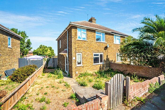 3 Bedroom Semi-Detached House For Sale In Jubilee Crescent, Queenborough, Kent, ME11