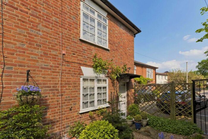 2 Bedroom Terraced House To Rent In South Road, Surrey, KT13