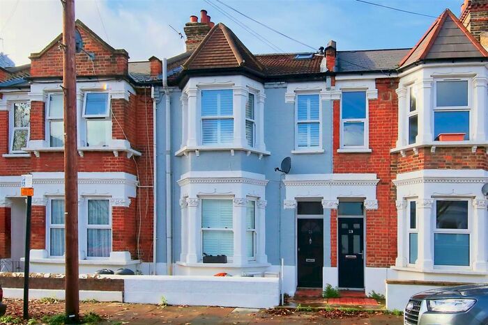 3 Bedroom Flat To Rent In Farlton Road, London, SW18