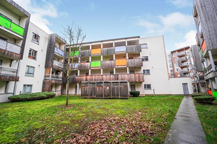 2 Bedroom Apartment For Sale In Glenalmond Avenue, Cambridge, CB2