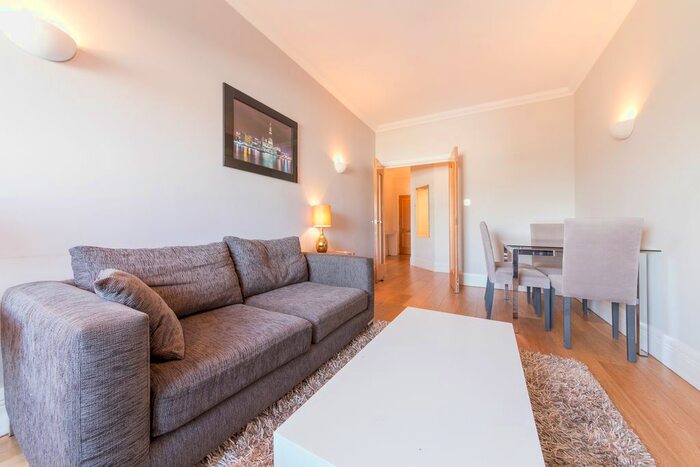 2 Bedroom Flat To Rent In Whitehouse Apartments, Belvedere Road, Southbank, London, SE1