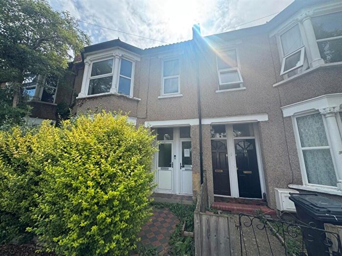 2 Bedroom Flat For Sale In Archer Road, London, SE25