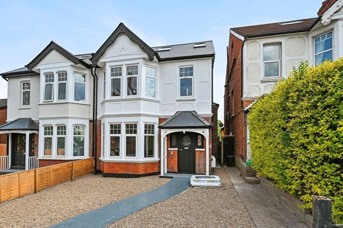 1 Bedroom Flat For Sale In Lynton Road, Acton, W3