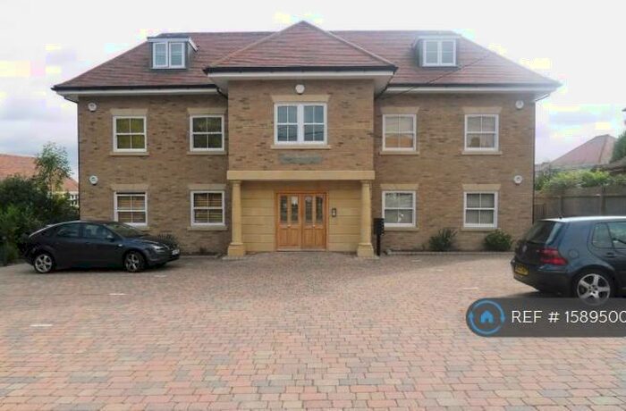 2 Bedroom Flat To Rent In Burton Lane, Goffs Oak, Waltham Cross, EN7
