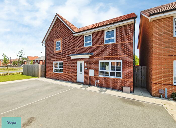 3 Bedroom Semi-Detached House For Sale In Furnace Close, Rossington, Doncaster, DN11