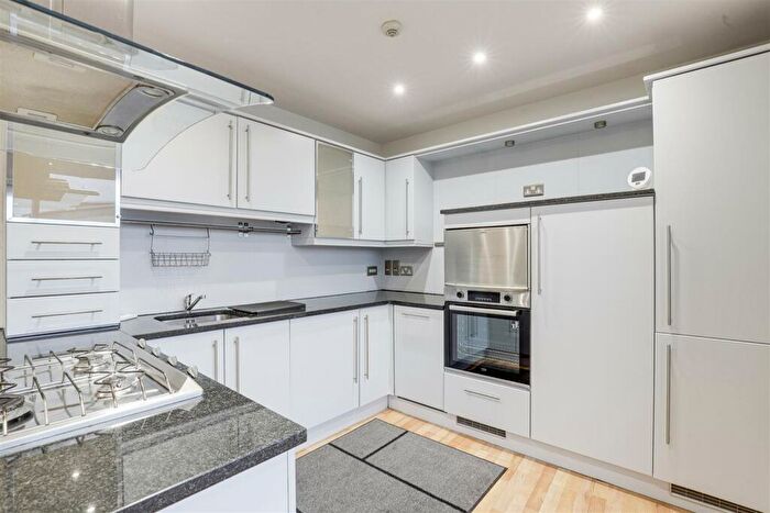 2 Bedroom Flat To Rent In The Point, Bellar Gate, Nottingham, Nottinghamshire, NG1