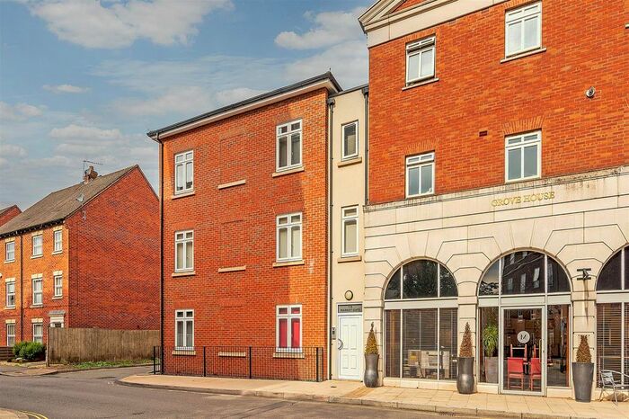 1 Bedroom Flat To Rent In Market Gate, Dickens Heath, Shirley, B90