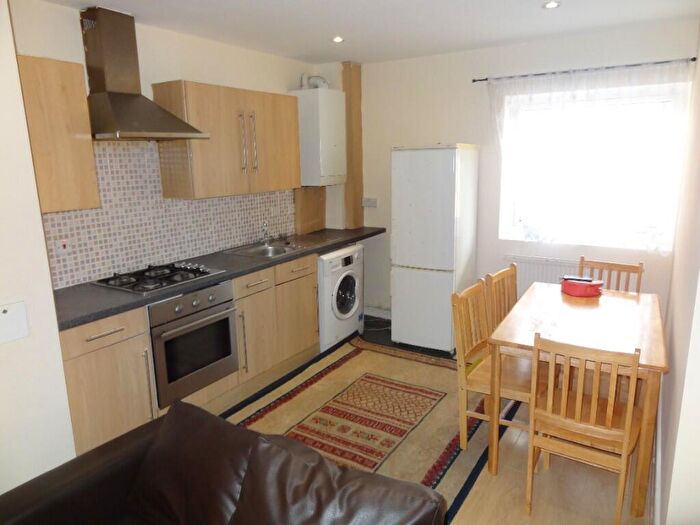 2 Bedroom Flat To Rent In High Road, Ilford, London, IG1