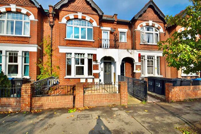 2 Bedroom Flat For Sale In Kingston Road, London, SW20