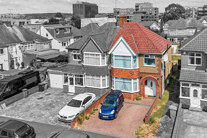 3 Bedroom Semi Detached House For Sale In Rose Glen, Colindale, NW9