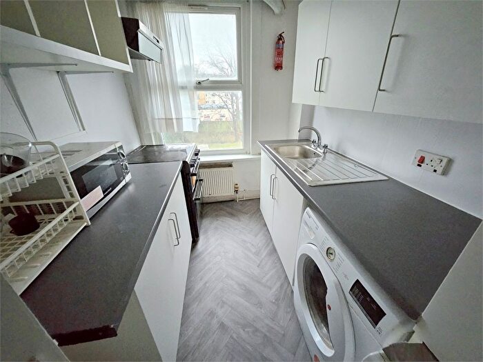 3 Bedroom Flat To Rent In Gilmore Road, Lewisham, London, SE13