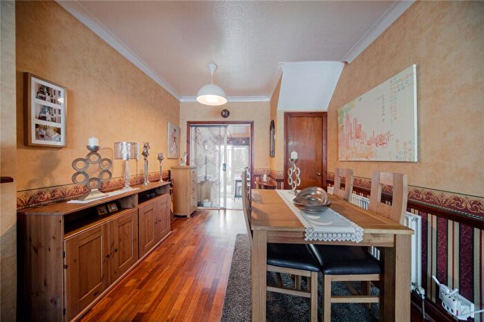 3 Bedroom Terraced House For Sale In Avenue Road, London, N15