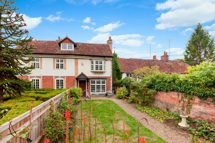 2 Bedroom Semi-Detached House To Rent In The Green, Sutton Courtenay, Abingdon, OX14