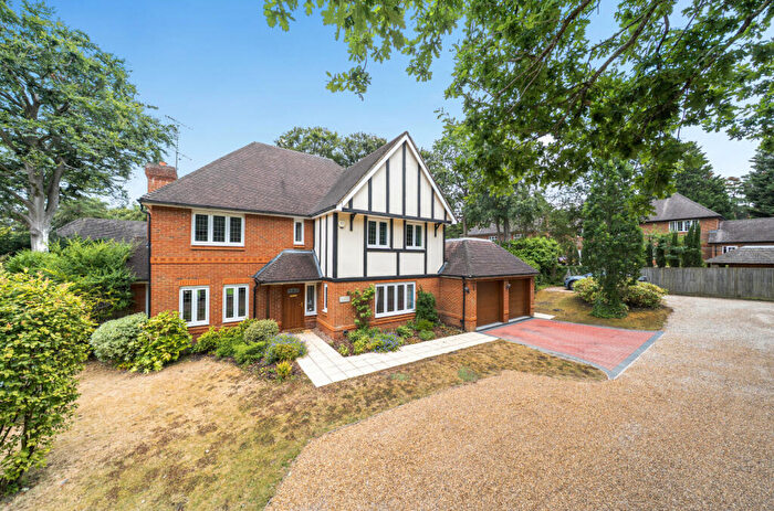5 Bedroom Detached House For Sale In Golf Drive, Camberley, Surrey, GU15