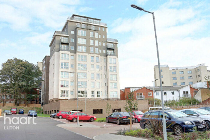 2 Bedroom Apartment For Sale In Midland Road, Luton, LU2