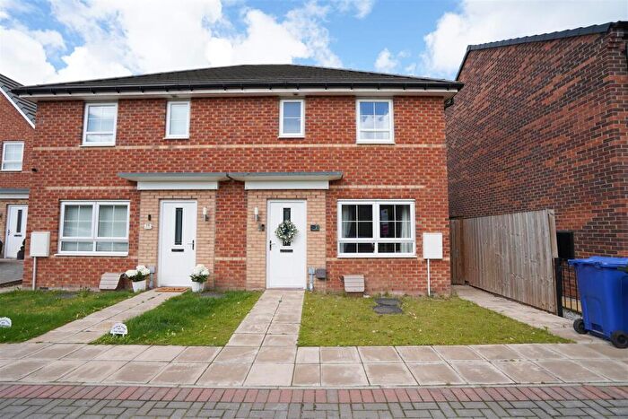 3 Bedroom Semi-Detached House For Sale In Collier Close, Rossington, Doncaster, DN11