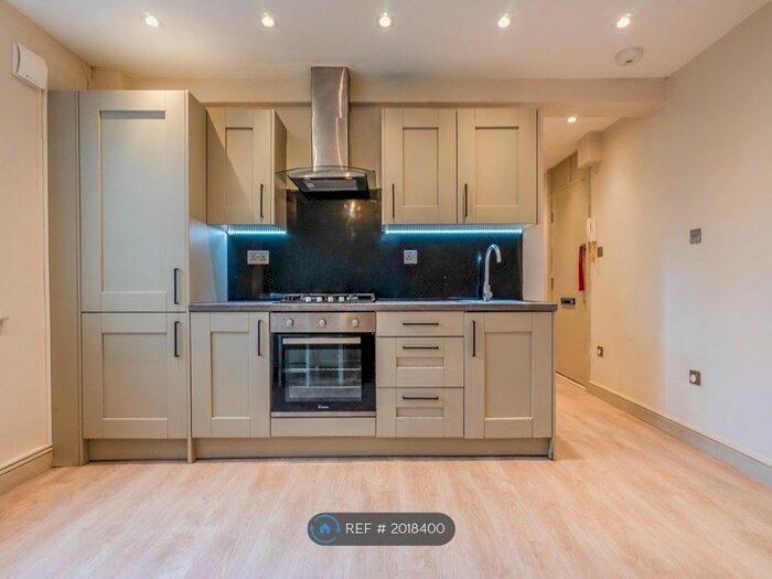 2 Bedroom Flat To Rent In Beaumont Court, London, E5