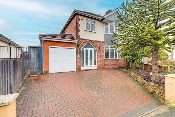 3 Bedroom Semi Detached House For Sale In Dorothy Grove, Nottingham, NG8