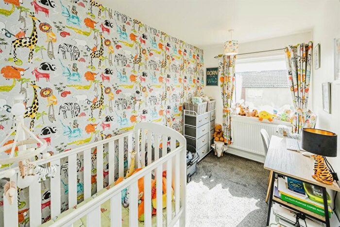 3 Bedroom End Of Terrace House For Sale In Dudley Crescent, Halifax, HX2