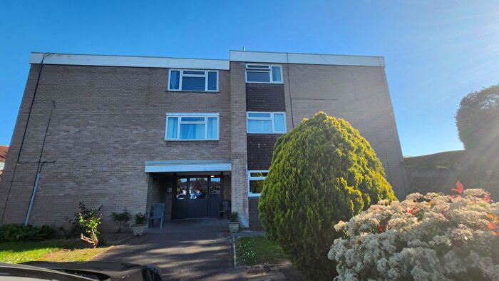 2 Bedroom Flat To Rent In Boarlands Close, Slough, SL1