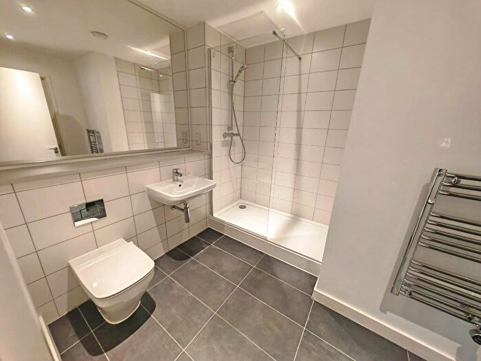 2 Bedroom Apartment To Rent In Boundary Lane, Manchester, Greater Manchester, M15