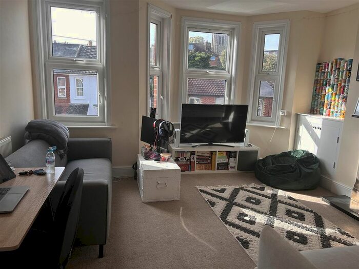 2 Bedroom Terraced House To Rent In Silverdale Road, Tunbridge Wells, TN4