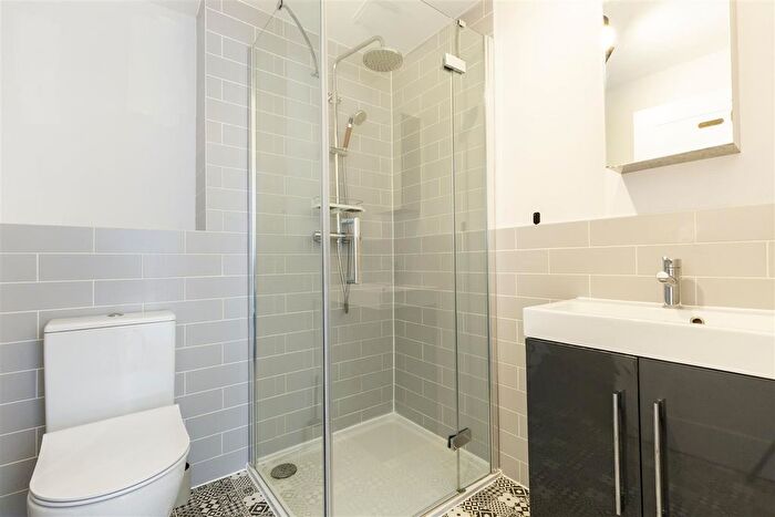 2 Bedroom Flat To Rent In Camden High Street, London, NW1