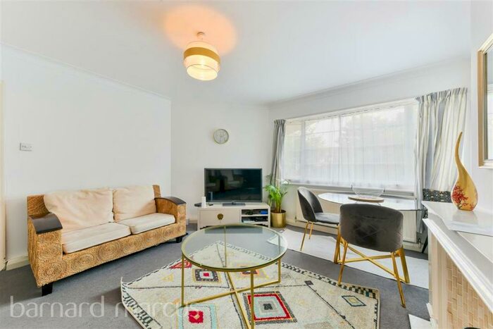 2 Bedroom Apartment To Rent In Upper Richmond Road West, SW14