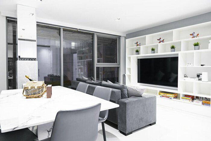 2 Bedroom Apartment To Rent In Saint Martins Gate, Worcester Street, Birmingham, B2