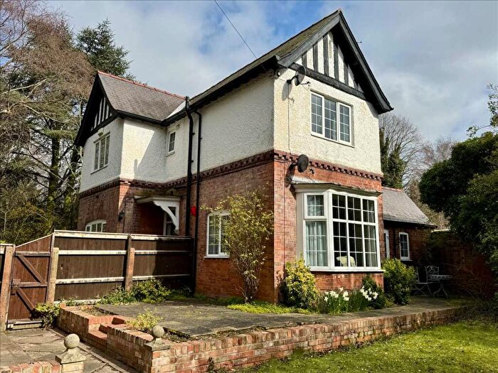 5 Bedroom Detached House For Sale In The Avenue 'the Old School House', Healing, Grimsby, DN41