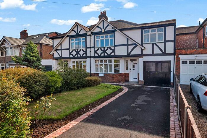 4 Bedroom Semi-detached House For Sale In Oakfield Avenue, Birstall, Leicester, LE4