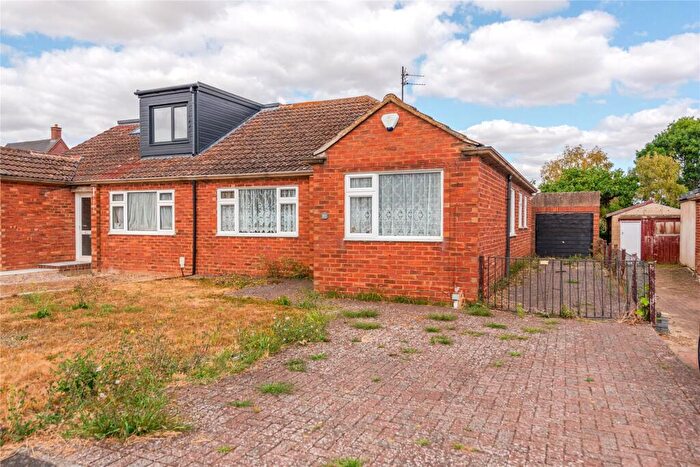 3 Bedroom Bungalow For Sale In Mounthill Avenue, Old Stratford, Milton Keynes, Northamptonshire, MK19