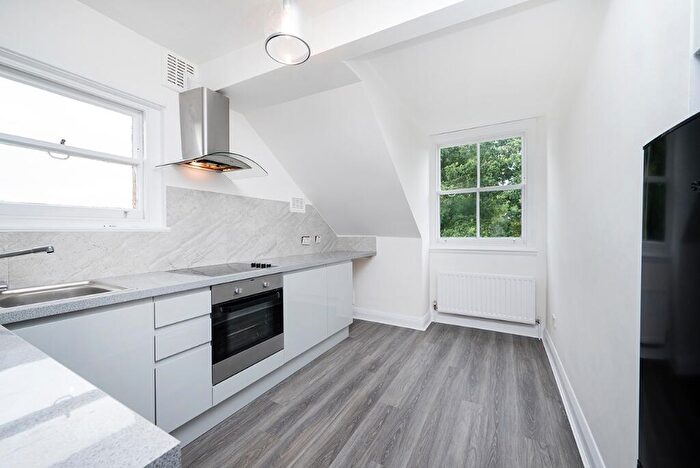1 Bedroom Flat To Rent In Hadley Ridge, Barnet, North London, EN5