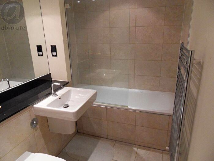 2 Bedroom Apartment To Rent In Castle Gate Development, Bedford, MK40