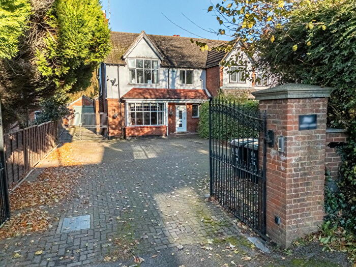 4 Bedroom Semi Detached House For Sale In Wellingborough Road, Rushden, NN10