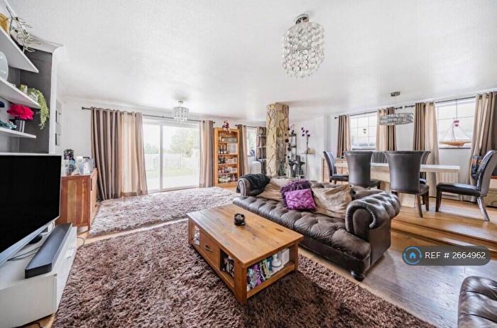 4 Bedroom Detached House To Rent In Gwynne Avenue, Croydon, CR0
