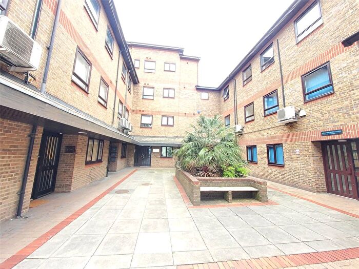 Studio To Rent In Holgate Court, Western Road, Romford, RM1