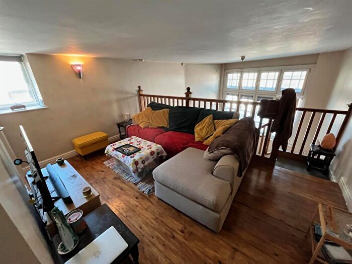 1 Bedroom Flat To Rent In Flat The Old Police Station, Town Street, Leeds, LS7