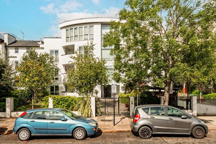 4 Bedroom Flat To Rent In The Avenue, Brondesbury Park, NW6