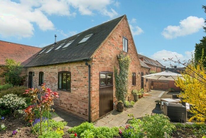 4 Bedroom Barn Conversion To Rent In Alderminster, Stratford-Upon-Avon, CV37