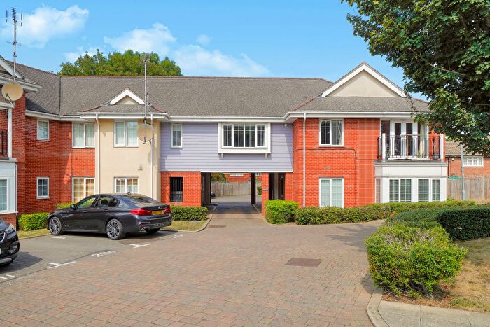 2 Bedroom Flat For Sale In Ellis Close, Ruislip, HA4
