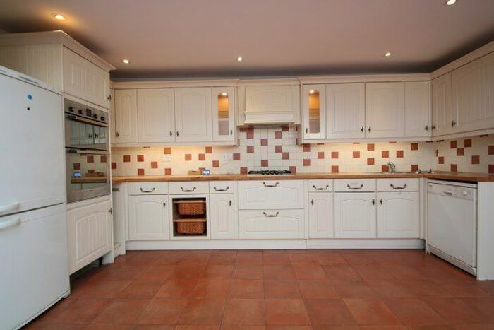 4 Bedroom End Of Terrace House To Rent In Elgin Road, Croydon, CR0