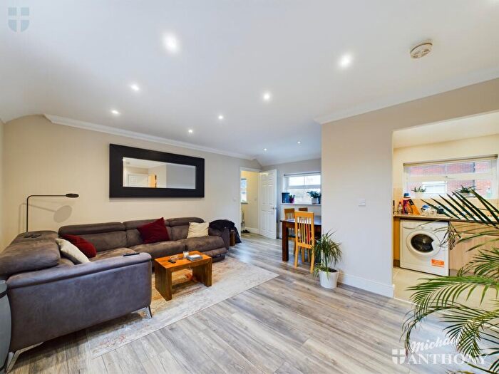 2 Bedroom Flat For Sale In Alder Road, Weston Turville, Aylesbury, Buckinghamshire, HP22